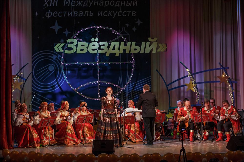 Елизавета Антонова и оркестр «Русские узоры» на фестивале Юрия Розума «Звёздный»