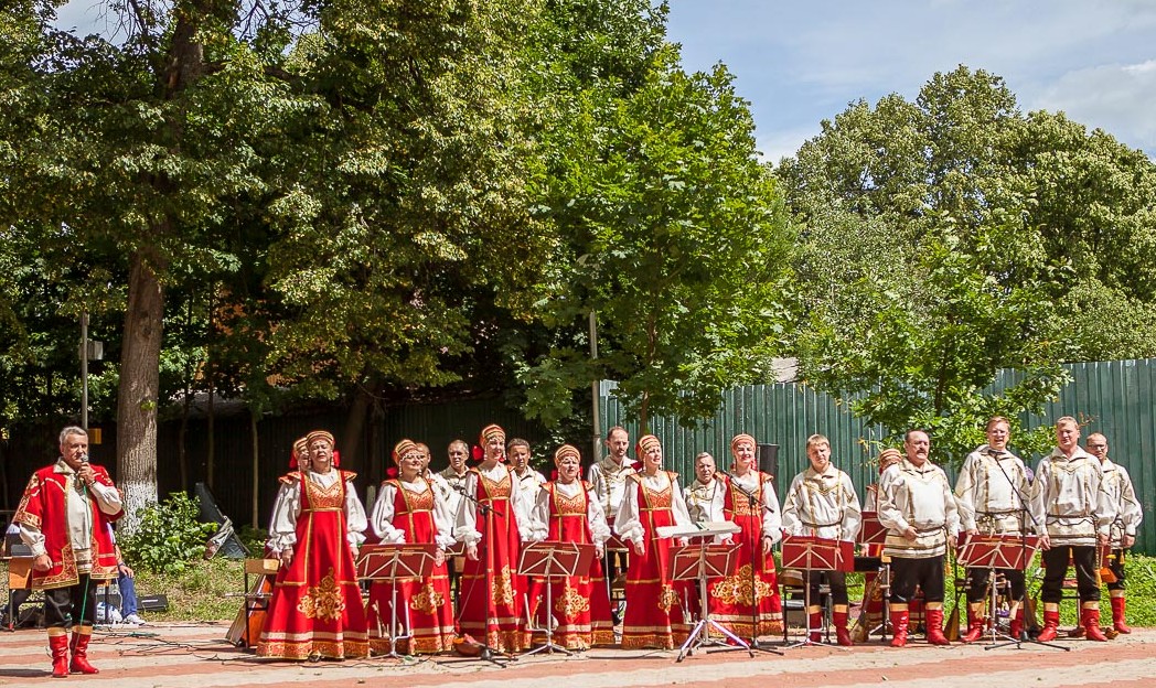 “Russkiye Uzory” perform on Day of Family, Love and Devotion