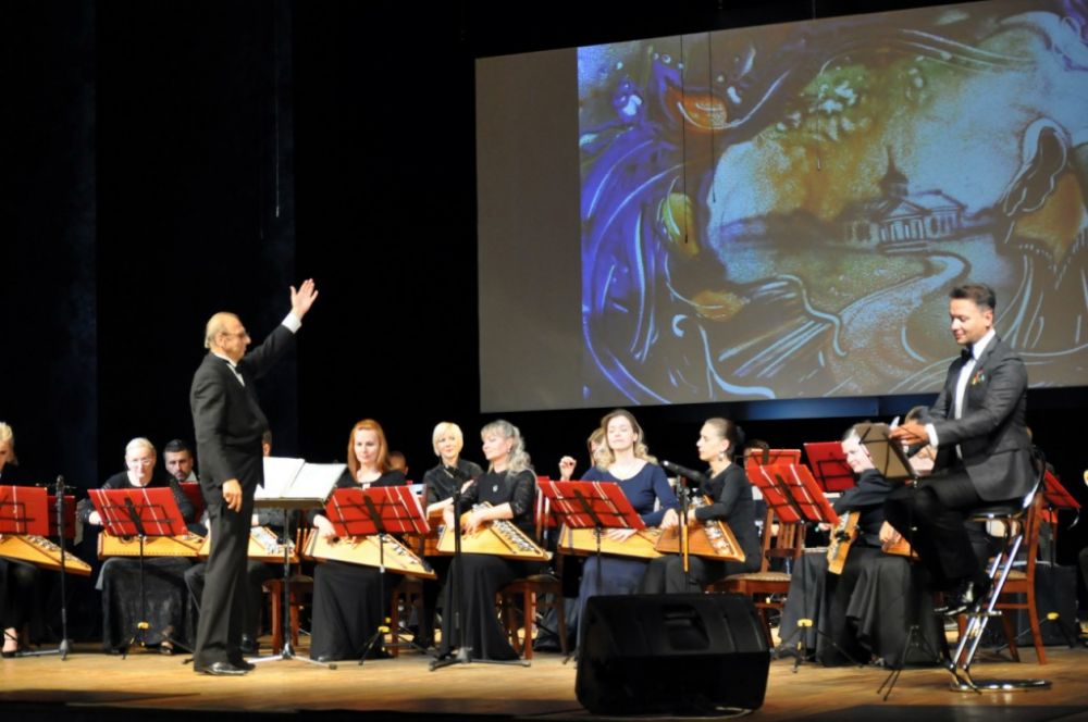 Александр Олешко и оркестр «Гусляры России» представили в Серпухове композицию «Метель» 