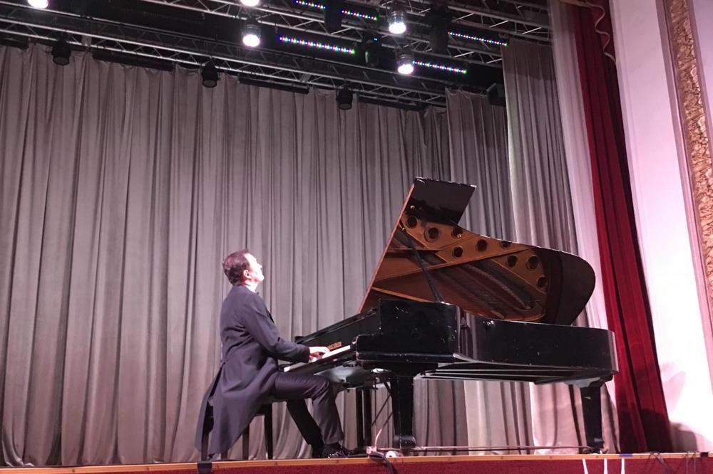 «Вселенная рояля»: сольный концерт Олега Калагурова прошёл в Дедовске