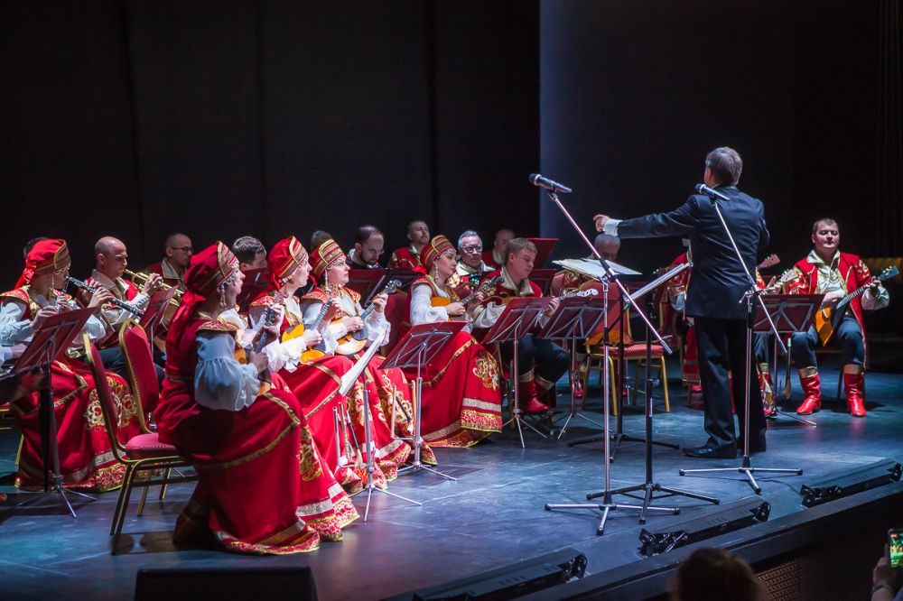 «Я люблю тебя, Россия»: концерт оркестра «Русские узоры» ко Дню пожилого человека