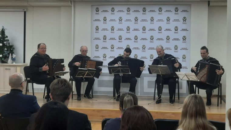 Артисты филармонии приняли участие в предновогодних концертах