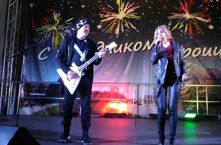 Ольга Кормухина и Алексей Белов поздравили жителей Троицка с Днем города