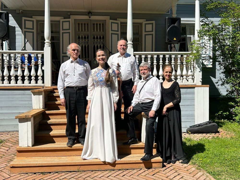 Концертная программа посвященная Сиреневому фестивалю состоялась 25 мая в усадьбе Шахматово