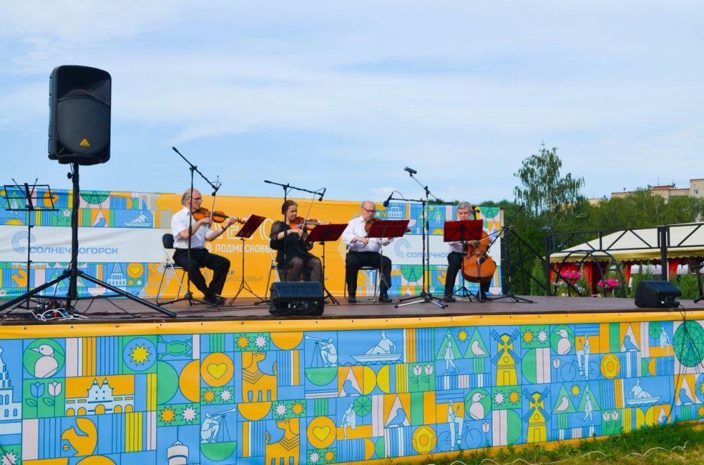 На набережной в Солнечногорске состоялся концерт струнного квартета (телеканал 360)
