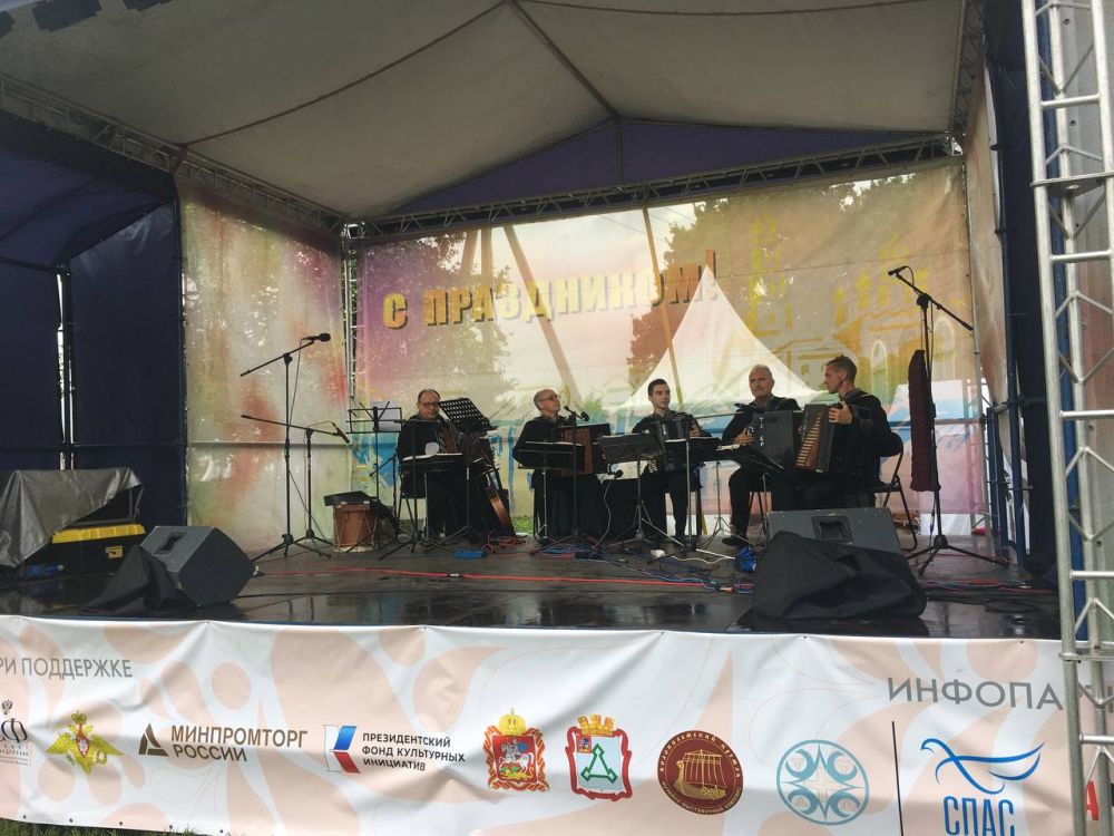 Артисты филармонии выступили на Дне города в Волоколамске