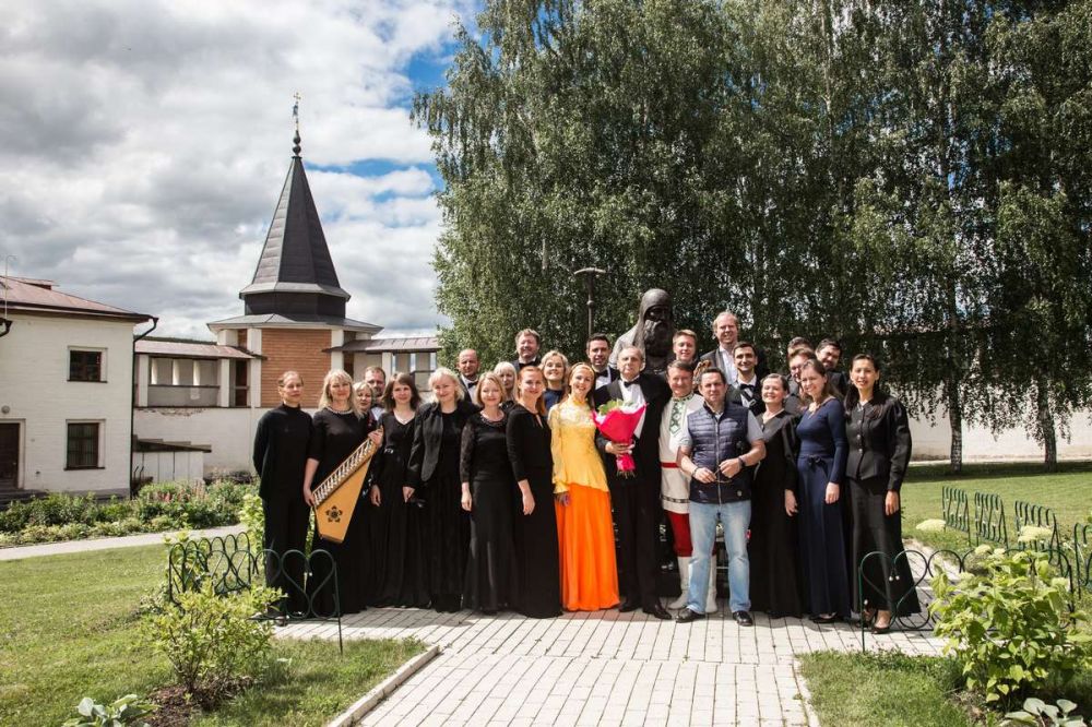«Гусляры России» выступили в Свято-Успенском монастыре в Тверской области