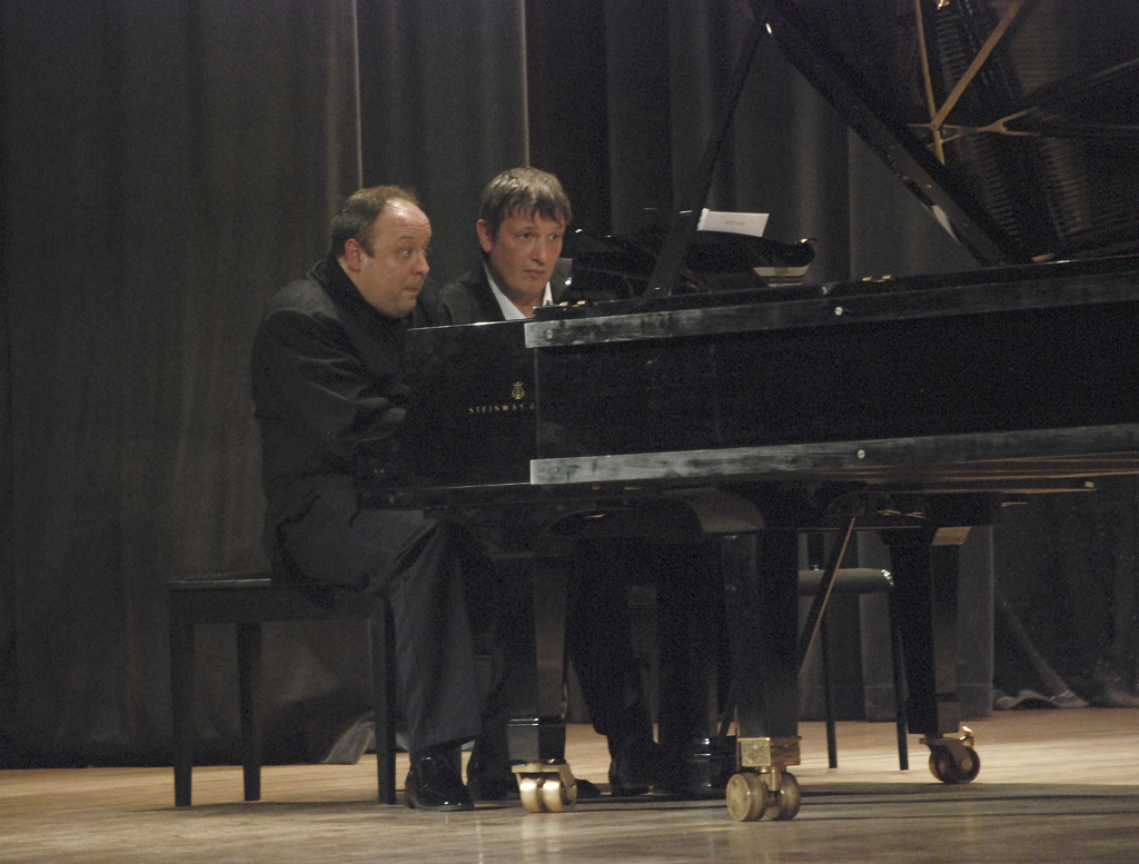 Борис Березовский и Александр Гиндин на сцене концертного зала Музея-заповедника П.И.Чайковского