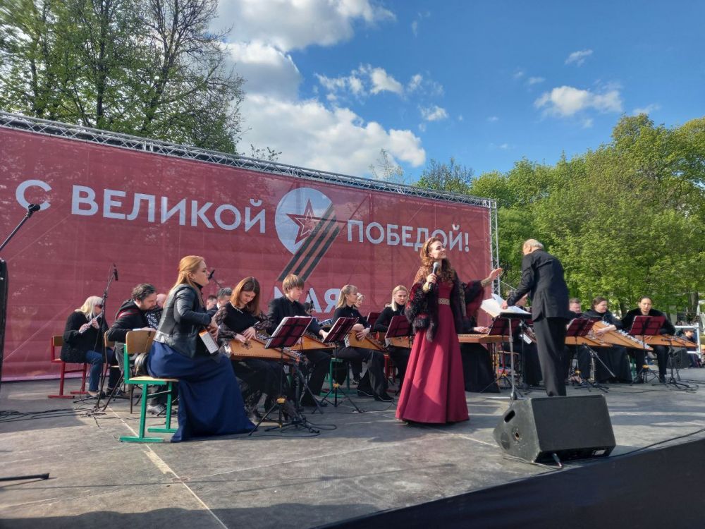 Артисты Московской областной филармонии поздравили жителей с Днем Победы