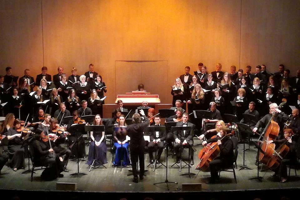 В День памяти и скорби коллективы МОФ исполнили Реквием Моцарта в Доме музыки
