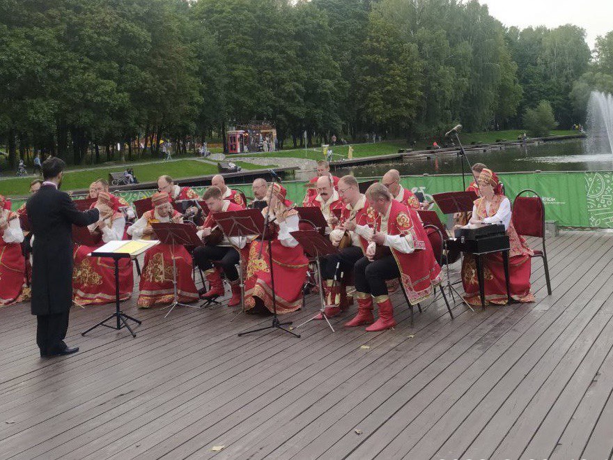 В Красногорске артисты филармонии представили концертную программу ко Дню флага